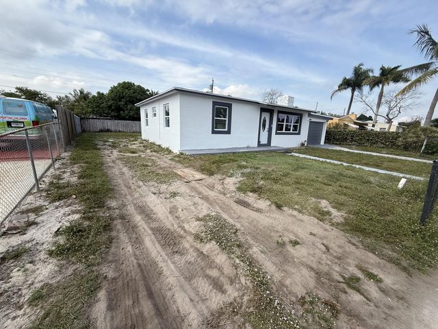 3 of 16 - 2353 S Beech Rd Road, West Palm Beach, FL