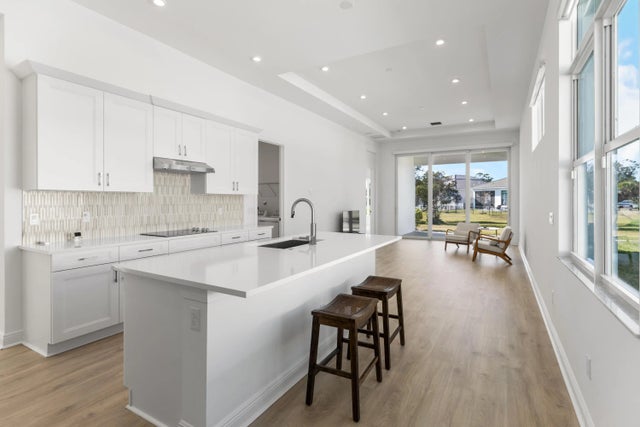 Photo of Listing #R11156000