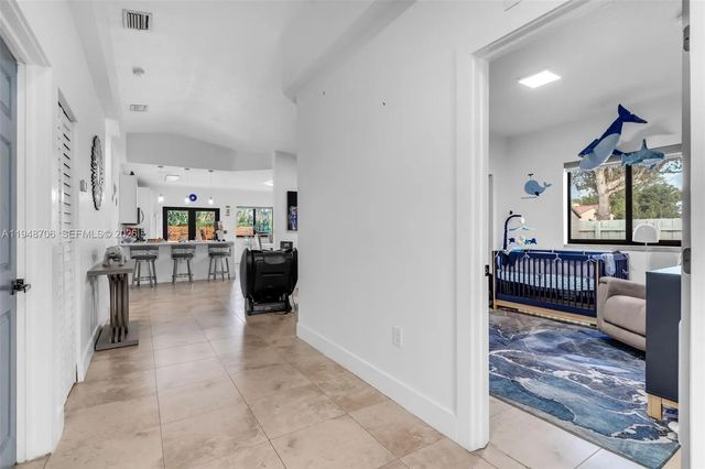 5 of 37 - 407 Nw 9th Court, Homestead, FL