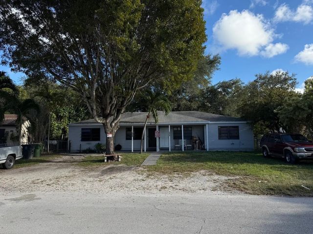 1426 Ne 134th Road, North Miami