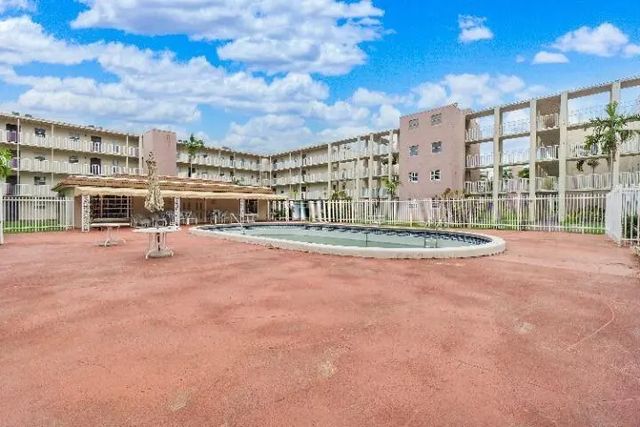 2800 Nw 56th Avenue #f102, Lauderhill