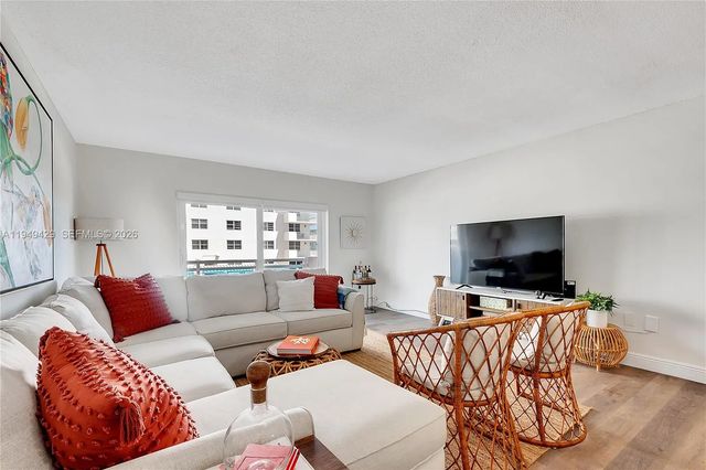 3 of 30 - 1701 S Ocean Drive #202, Hollywood, FL