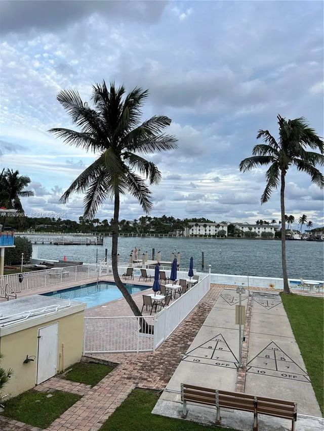 5 of 18 - 2508 Bay Drive #12, Pompano Beach, FL