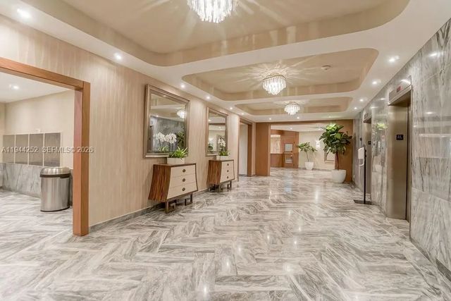 3 of 18 - 5401 Se Collins Avenue #1412, Miami Beach, FL