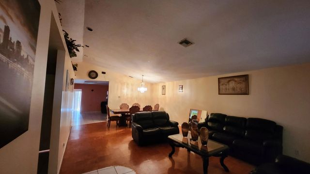 4 of 17 - 1207 Hatteras Circle, Greenacres, FL