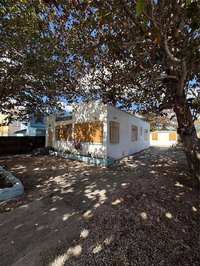 2341 Sw 9th Street, Miami