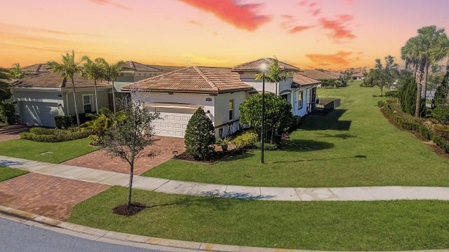 Photo of Listing #R11156316