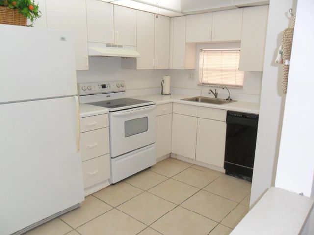 4 of 34 - 681 S Hollybrook Drive #105, Pembroke Pines, FL
