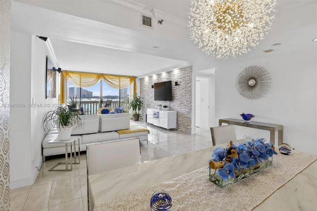 1000 Island Boulevard #312, Aventura