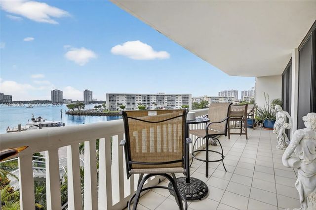 4 of 57 - 1000 Island Boulevard #312, Aventura, FL