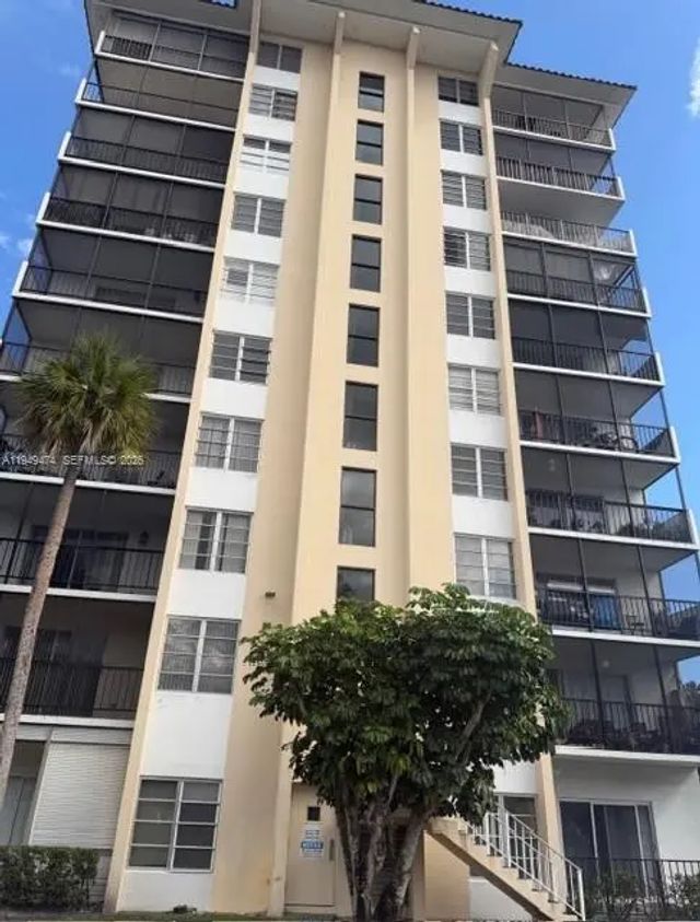 2 of 16 - 4164 Inverrary Drive #913, Lauderhill, FL