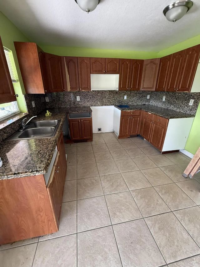 4 of 8 - 472 Avenida Del Sur, Clewiston, FL