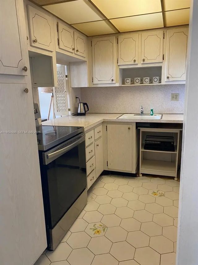 5 of 16 - 1825 S Ocean Drive #707, Hallandale Beach, FL