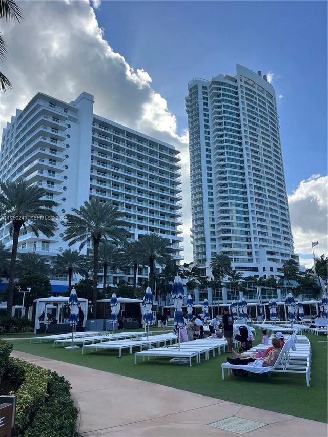 2 of 20 - 4391 Collins Avenue #419, Miami Beach, FL