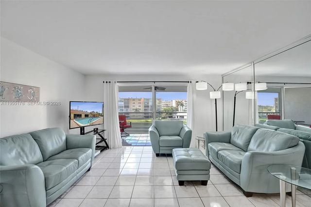 2 of 33 - 200 Se 5th Avenue #405, Dania Beach, FL