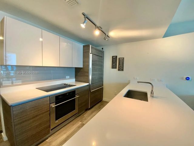 4 of 26 - 1100 S Miami Avenue #2811, Miami, FL