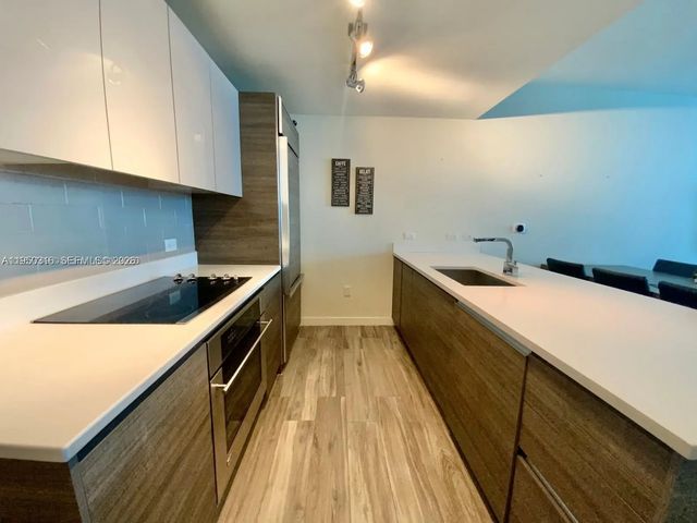 5 of 26 - 1100 S Miami Avenue #2811, Miami, FL
