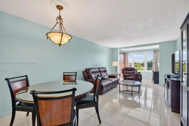 2801 Somerset Drive #408, Lauderdale Lakes