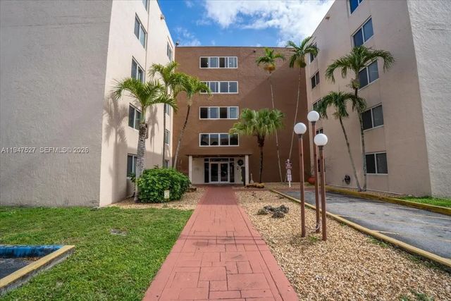 3 of 28 - 6960 Miami Gardens Drive #2-124, Hialeah, FL