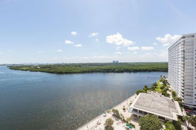 5 of 22 - 300 Bayview Drive #802, Sunny Isles Beach, FL