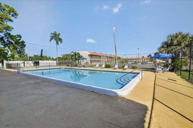 5 of 6 - 6094 Forest Hill Boulevard #106, West Palm Beach, FL