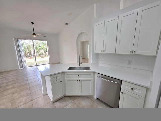 5 of 28 - 6204 Spring Lakes Terrace, Fort Pierce, FL