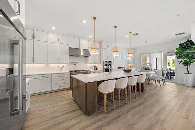 Photo of Listing #R11156676