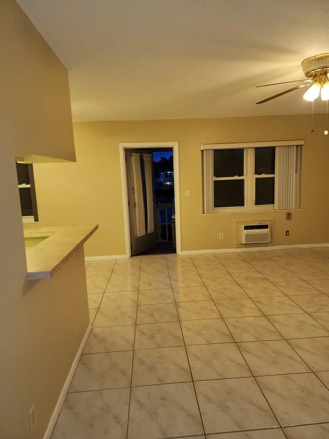 2 of 7 - 239 Coventry J, West Palm Beach, FL