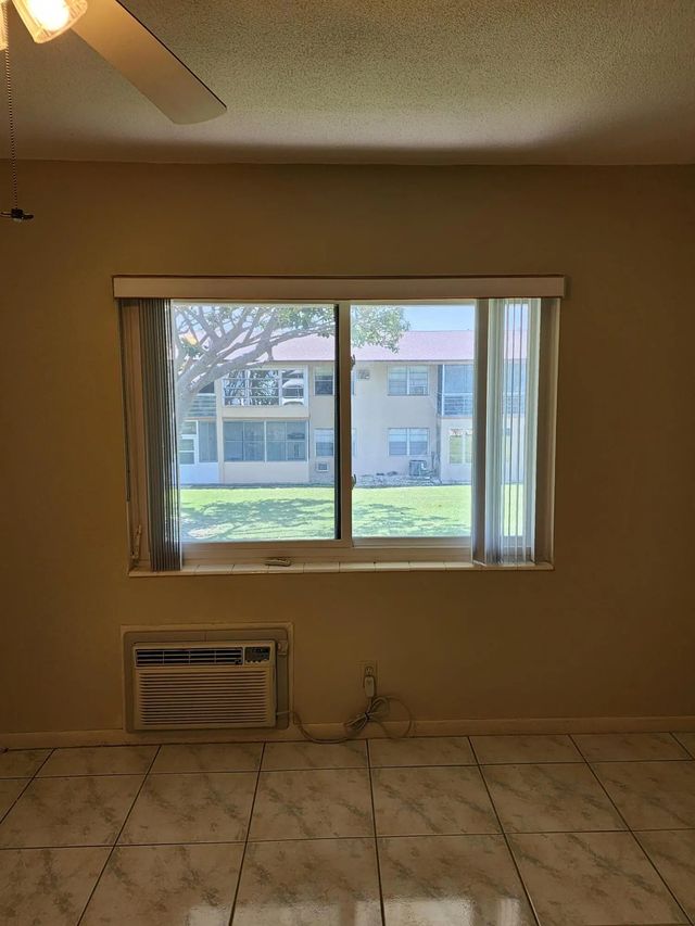 4 of 7 - 239 Coventry J, West Palm Beach, FL
