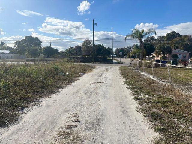 2 of 3 - 1512 N 17th Street, Fort Pierce, FL