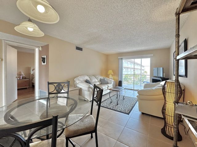 2 of 37 - 2515 Ne 2nd Court #315, Boynton Beach, FL