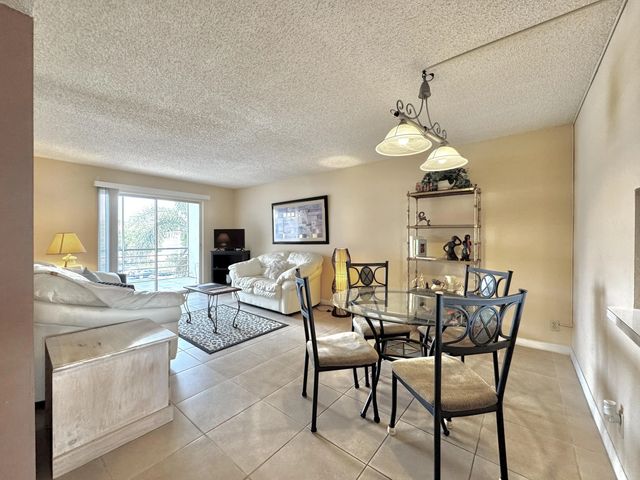 4 of 37 - 2515 Ne 2nd Court #315, Boynton Beach, FL