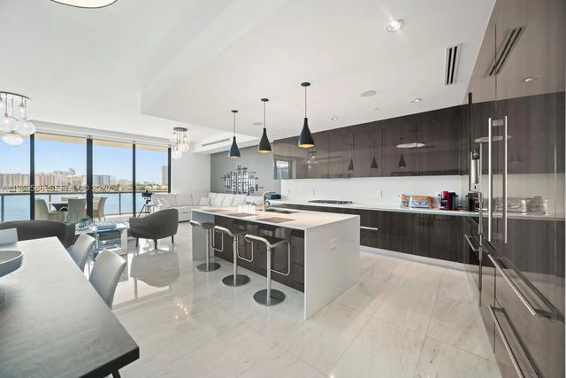 3300 Ne 188th Street #414, Aventura