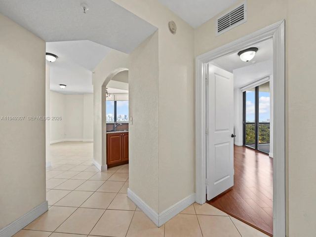 5 of 40 - 2301 Sw 27th Avenue #1403, Miami, FL