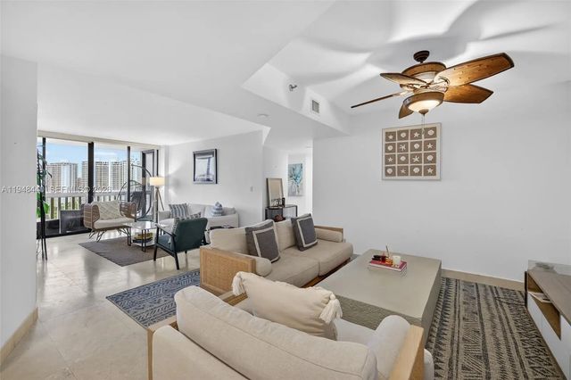 1000 Island Boulevard #2105, Aventura