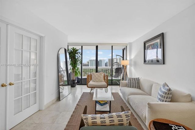 3 of 51 - 1000 Island Boulevard #2105, Aventura, FL
