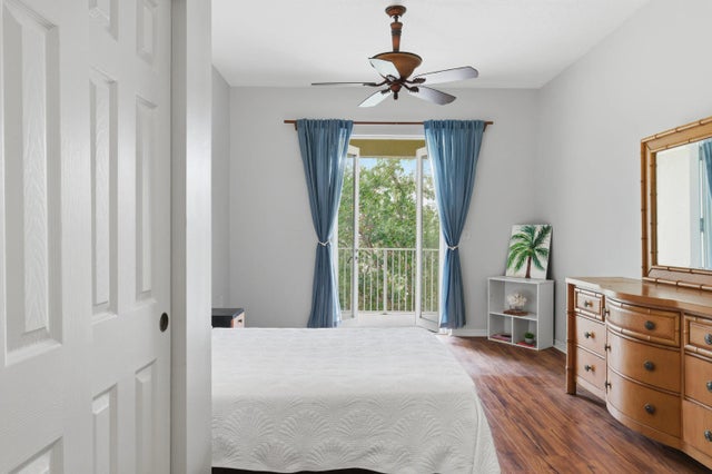 Photo of Listing #R11156936