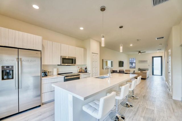 5 of 37 - 7831 Nw 104th Avenue #23, Doral, FL