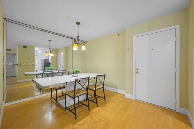 5 of 33 - 19555 E Country Club Drive #8303, Aventura, FL