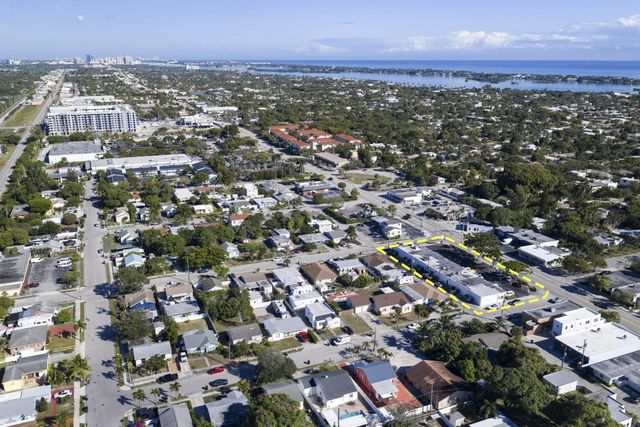 5 of 9 - 2101 N Dixie Highway #2101, Lake Worth Beach, FL
