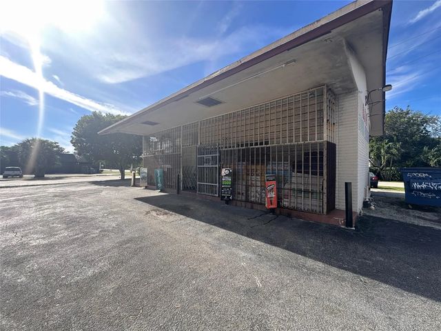 5 of 12 - 1790 N Andrews Square, Fort Lauderdale, FL