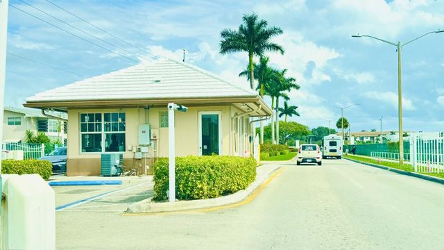 3 of 39 - 164 Kent #j, West Palm Beach, FL