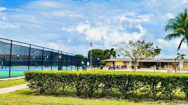 4 of 39 - 164 Kent #j, West Palm Beach, FL
