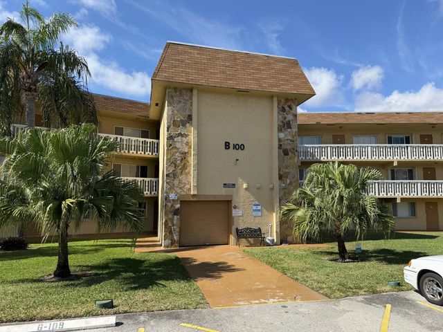 100 Village Green Circle E #312, Palm Springs
