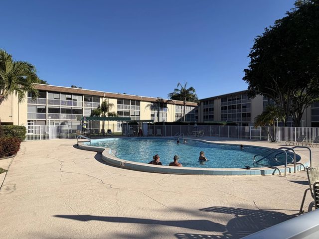 5 of 36 - 100 Village Green Circle E #312, Palm Springs, FL