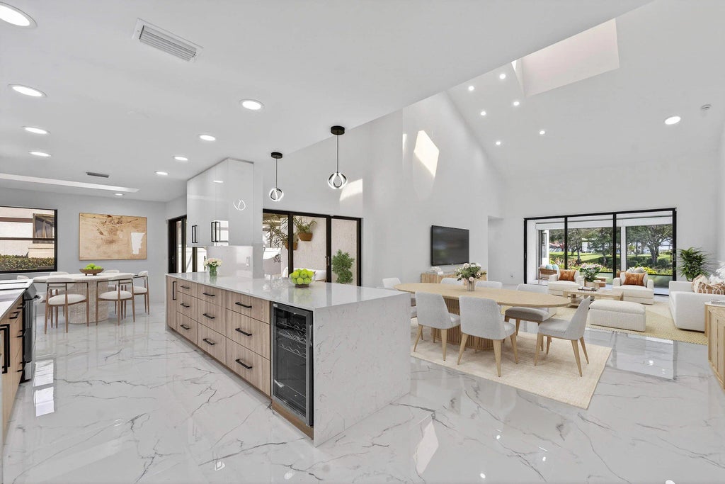 6 Clubhouse Lane, Boynton Beach