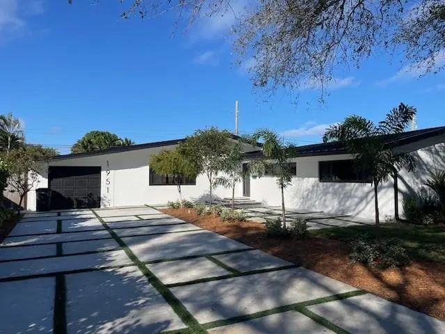 1951 Ne 28th Court, Lighthouse Point