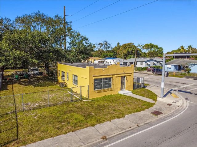 5 of 17 - 8620 Nw 17th Avenue, Miami, FL