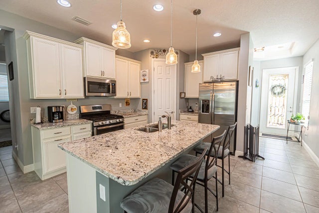 Photo of Listing #R11157127