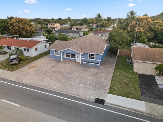 2 of 32 - 5772 N Haverhill Road N, West Palm Beach, FL